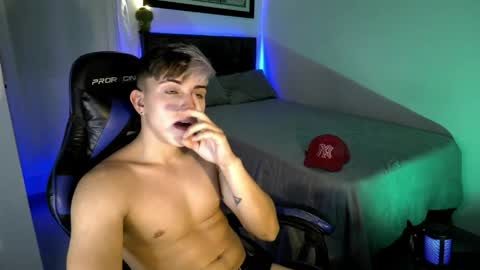 Snapshot of justin_trevor chatting on 04/29/26, 04:49 Justin trevor online show from 04/29/26, 04:49
