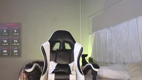 Snapshot of justin_valverde chatting on 10/21/25, 02:56 Justin online show from 10/21/25, 02:56