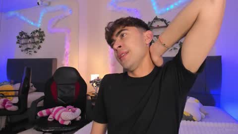 Snapshot of justinbe_ chatting on 12/19/25, 11:28 Justin online show from 12/19/25, 11:28