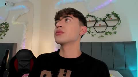 Snapshot of justinbe_ chatting on 12/20/25, 11:28 Justin online show from 12/20/25, 11:28