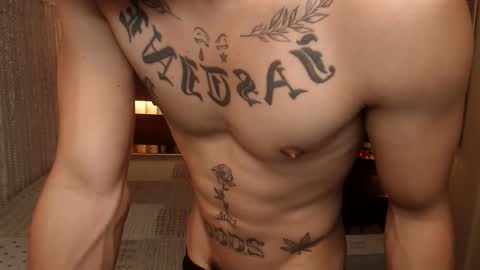 justine_hunk online show from 04/23/26, 01:57