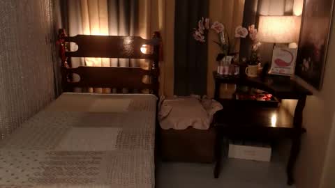 Snapshot of justine_hunk chatting on 05/05/26, 06:43 justine_hunk online show from 05/05/26, 06:43