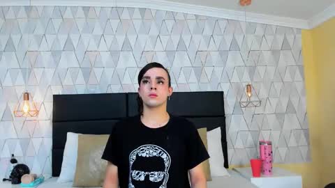 Justine online show from 12/17/25, 07:47