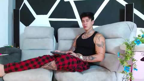 justinfuller_31 online show from 11/30/25, 02:21