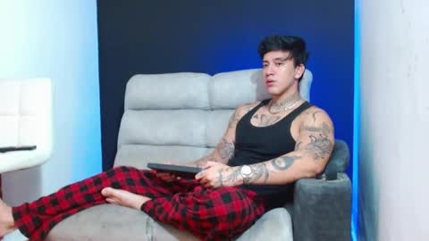 justinfuller_31 online show from 05/13/26, 08:16