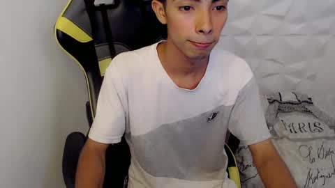 Snapshot of justinn_33 chatting on 02/22/25, 09:59 J U S T I N online show from 02/22/25, 09:59