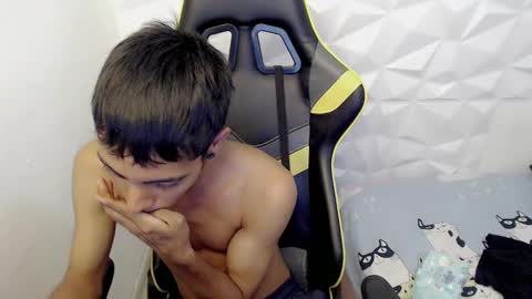 Snapshot of justinn_33 chatting on 02/26/25, 09:48 J U S T I N online show from 02/26/25, 09:48