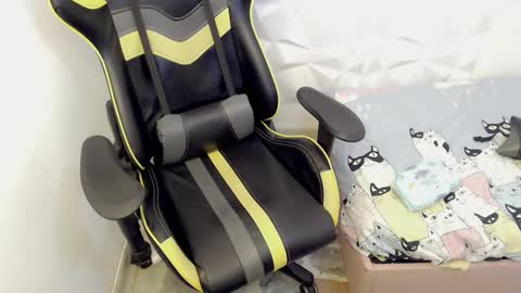 Snapshot of justinn_33 chatting on 02/27/25, 10:42 J U S T I N online show from 02/27/25, 10:42