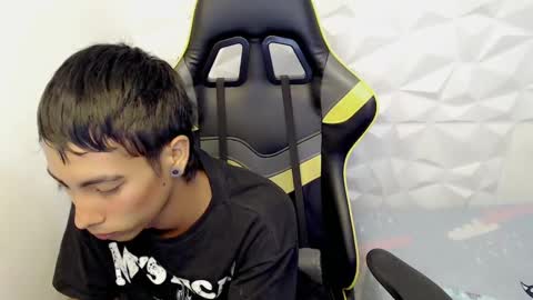 Snapshot of justinn_33 chatting on 03/05/25, 12:59 J U S T I N online show from 03/05/25, 12:59