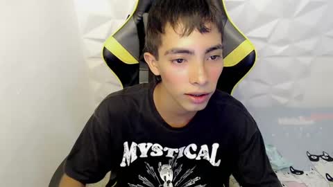 Snapshot of justinn_33 chatting on 03/06/25, 06:59 J U S T I N online show from 03/06/25, 06:59