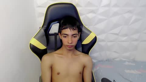 Snapshot of justinn_33 chatting on 03/12/25, 10:17 J U S T I N online show from 03/12/25, 10:17