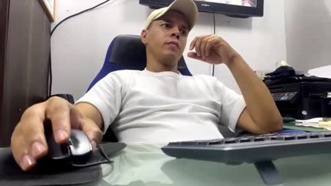 Snapshot of justinoconnorx chatting on 05/19/26, 12:16 Justin OConnor online show from 05/19/26, 12:16