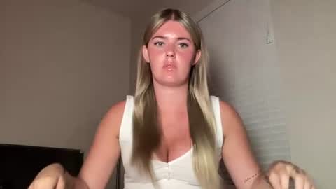 Snapshot of justlaciexx chatting on 07/16/26, 02:17 Lacie online show from 07/16/26, 02:17
