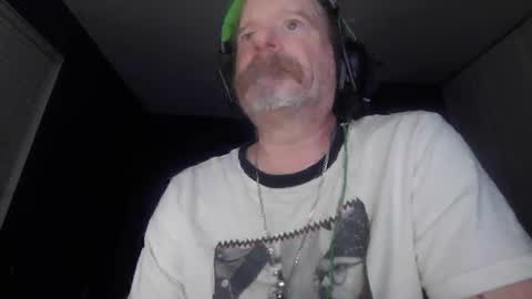 Snapshot of justmetool chatting on 11/16/25, 06:19 Tool online show from 11/16/25, 06:19