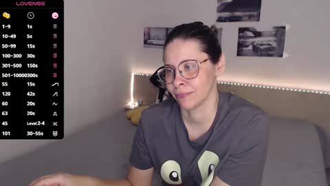 Julie online show from 11/23/25, 05:18