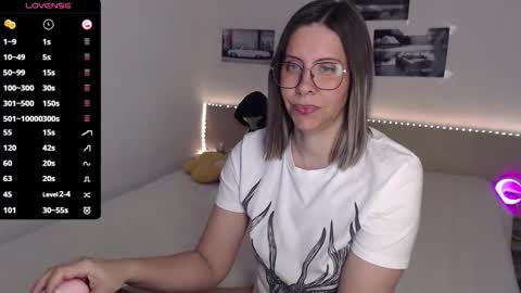 Julie online show from 04/22/26, 04:04