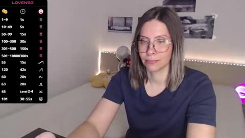 Julie online show from 05/08/26, 04:07