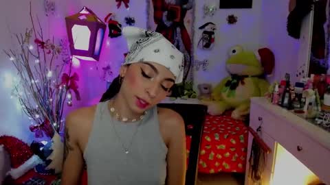 Snapshot of justmia_ chatting on 12/12/24, 06:36 Mia online show from 12/12/24, 06:36