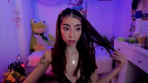 Snapshot of justmia_ chatting on 01/18/25, 10:28 Mia online show from 01/18/25, 10:28