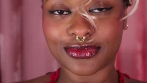 Snapshot of justnala_ chatting on 12/14/25, 05:13 Nala online show from 12/14/25, 05:13