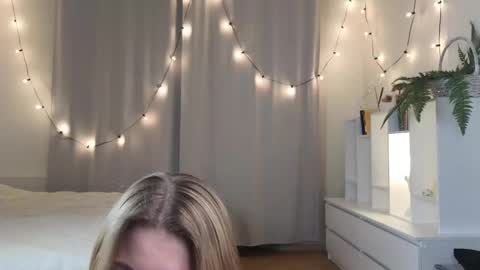 Snapshot of jynny_kiss chatting on 03/06/25, 12:54 Sinikka online show from 03/06/25, 12:54