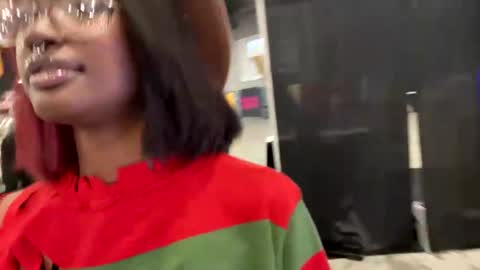 Snapshot of k1m08 chatting on 10/26/25, 08:48 Aki Kim online show from 10/26/25, 08:48