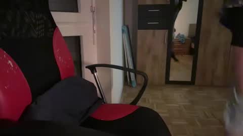 Snapshot of k1sexboy chatting on 12/18/25, 05:41 niceoregano online show from 12/18/25, 05:41