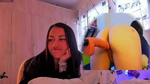  Karolin  online show from 04/12/26, 10:26