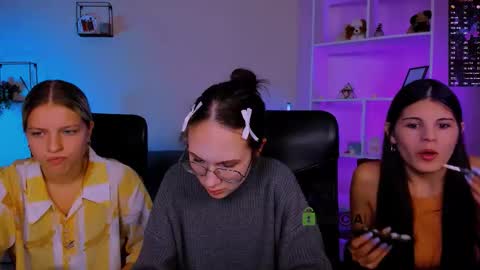 Snapshot of kaela_spell_ chatting on 11/18/25, 08:57 kaela_spell_ online show from 11/18/25, 08:57