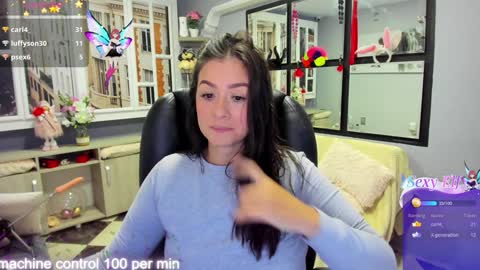 Snapshot of kagomme_h chatting on 12/18/24, 04:53 Antonella online show from 12/18/24, 04:53