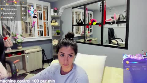 Snapshot of kagomme_h chatting on 12/18/24, 11:02 Antonella online show from 12/18/24, 11:02