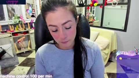 Snapshot of kagomme_h chatting on 12/23/24, 02:56 Antonella online show from 12/23/24, 02:56