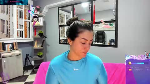 Snapshot of kagomme_h chatting on 03/10/25, 04:35 Antonella online show from 03/10/25, 04:35