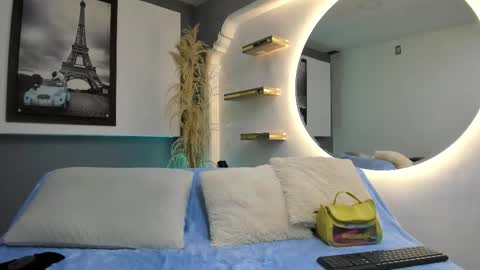 Snapshot of kagomme_h chatting on 09/20/25, 10:05 Antonella online show from 09/20/25, 10:05