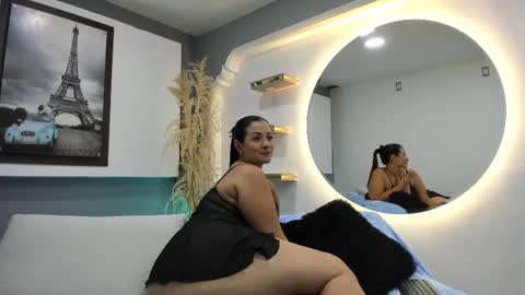 Snapshot of kagomme_h chatting on 10/08/25, 05:16 Antonella online show from 10/08/25, 05:16