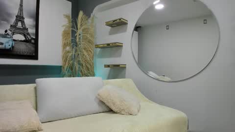 Snapshot of kagomme_h chatting on 10/16/25, 04:46 Antonella online show from 10/16/25, 04:46