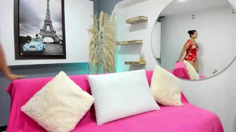 Snapshot of kagomme_h chatting on 10/18/25, 09:32 Antonella online show from 10/18/25, 09:32