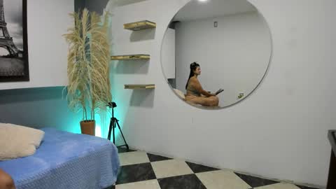 Snapshot of kagomme_h chatting on 10/20/25, 09:32 Antonella online show from 10/20/25, 09:32