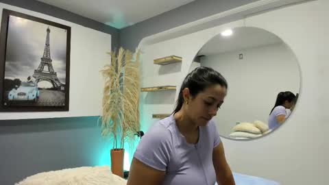 Snapshot of kagomme_h chatting on 10/22/25, 09:31 Antonella online show from 10/22/25, 09:31