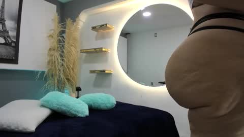 Snapshot of kagomme_h chatting on 11/05/25, 04:45 Antonella online show from 11/05/25, 04:45