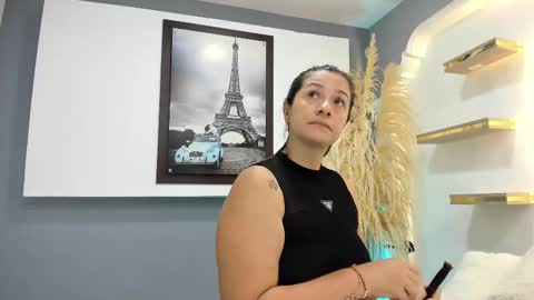 Snapshot of kagomme_h chatting on 11/28/25, 09:34 Antonella online show from 11/28/25, 09:34