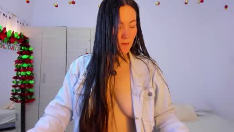 ChloeIndependient model online show from 12/05/25, 04:36