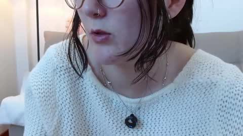 ChloeIndependient model online show from 04/28/26, 02:27