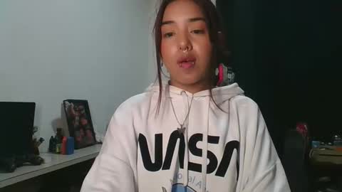 KAHELIINDEPENDENT MODEL online show from 10/24/25, 11:23