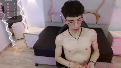 kai_tay1 online show from 04/06/26, 11:44