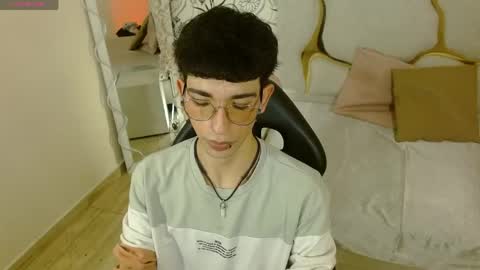 kai_tay1 online show from 04/22/26, 03:09