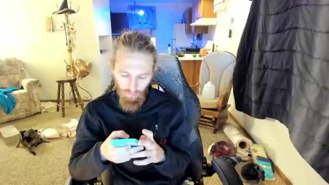 Snapshot of kaiku77 chatting on 10/28/25, 08:11 Kaiku77 online show from 10/28/25, 08:11