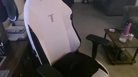 Snapshot of kait331 chatting on 01/06/25, 01:09 Camprincess331 online show from 01/06/25, 01:09