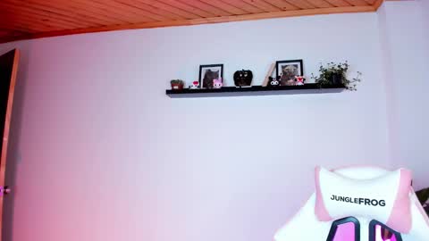 Kali Ka Please help me with your thumbs up its important   dont forget my birthday on October 26 online show from 09/23/25, 06:11