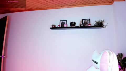 Kali Ka Please help me with your thumbs up its important   dont forget my birthday on October 26 online show from 09/30/25, 06:02